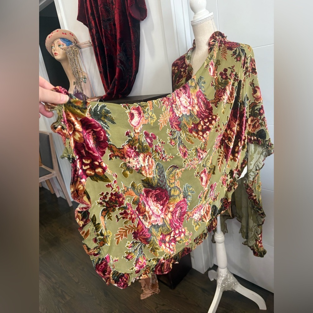NWT Vintage Floral Velvet Kimono with Ruffle Trim - Picture 2 of 4